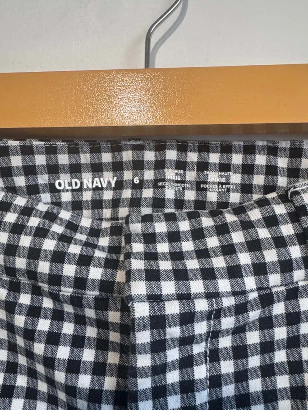 Old Navy Black and White Gingham Shorts - Picture 3 of 6